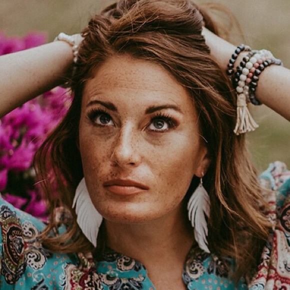 Set of 5 Pearl Stretch Bracelets - Picture 4 of 6